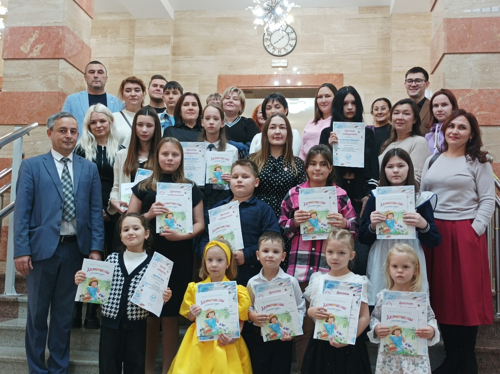 Рәсемнәрдә –  шагыйрьнең рухи дөньясы...