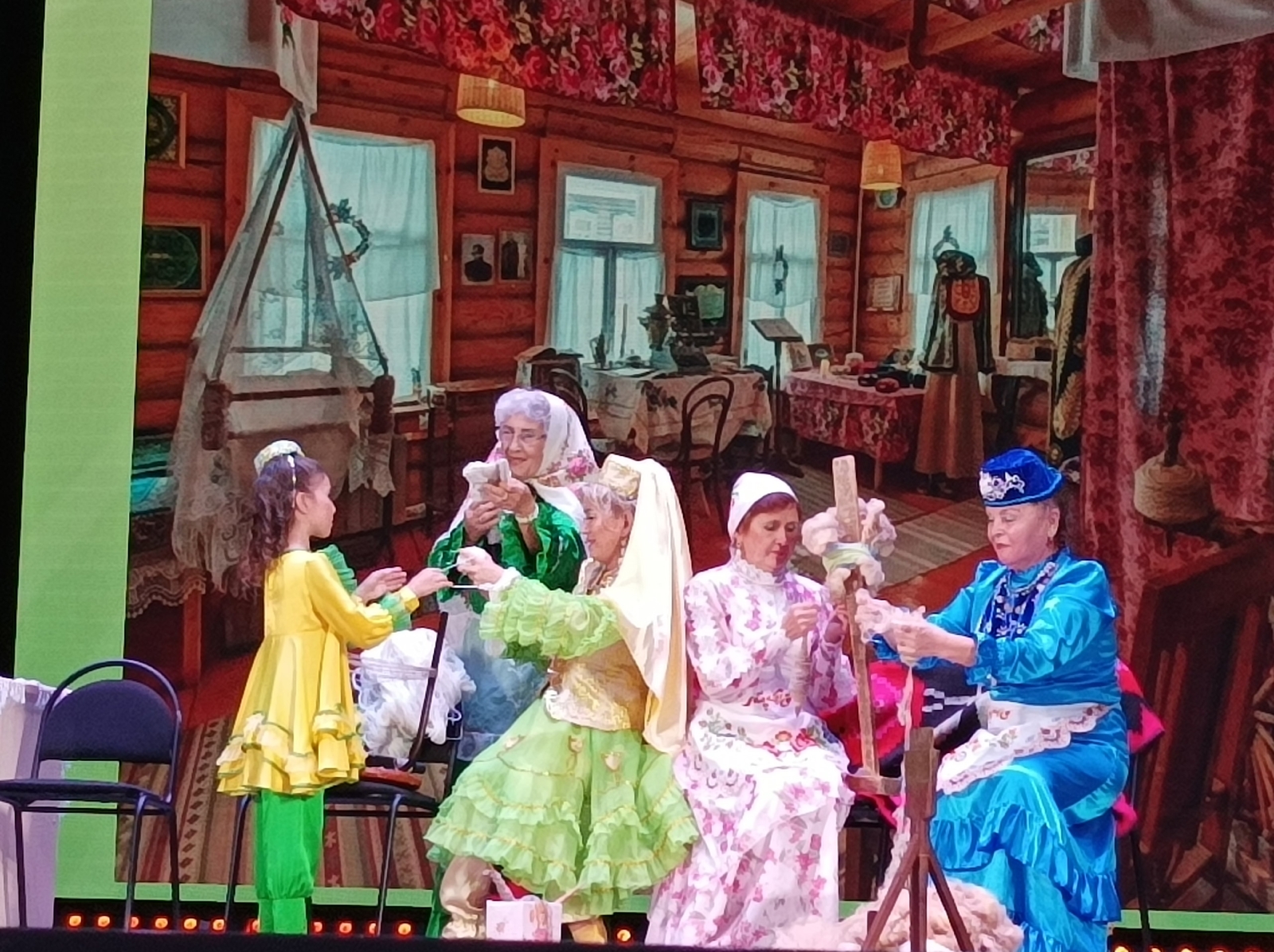 Дәү әниле оныклар сәләтле дә, туган телле дә!