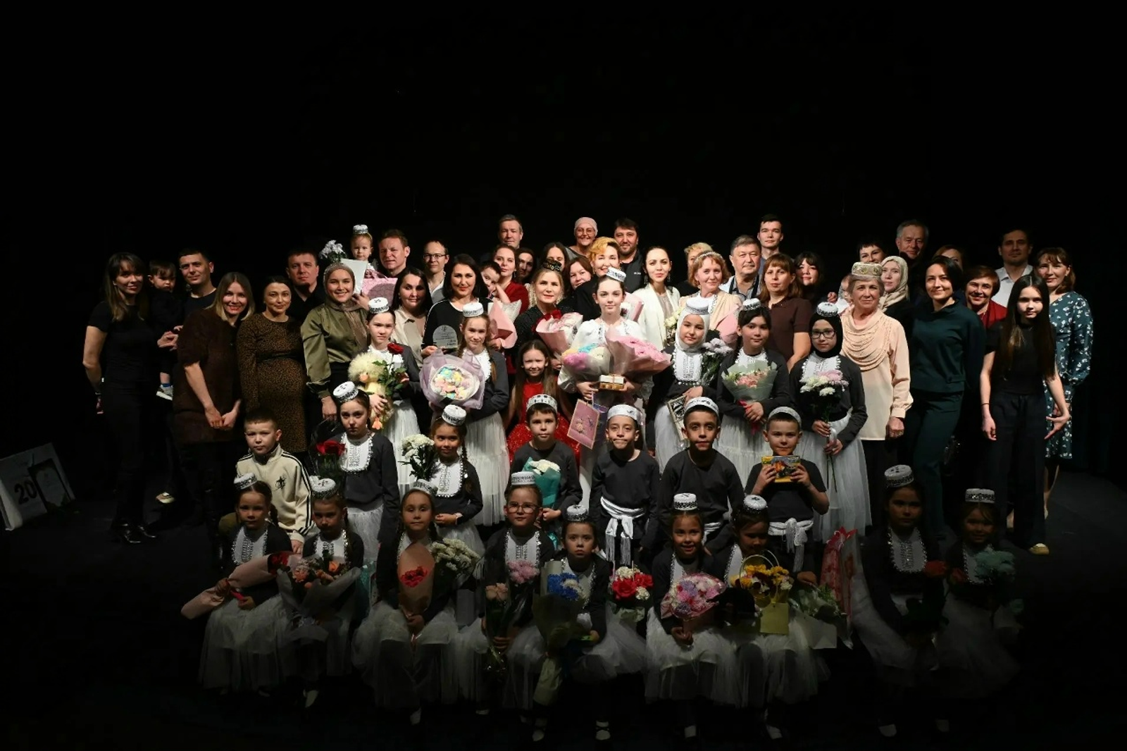 “Нур”ның нәни йолдызлары зур сәхнәдә балкыды!