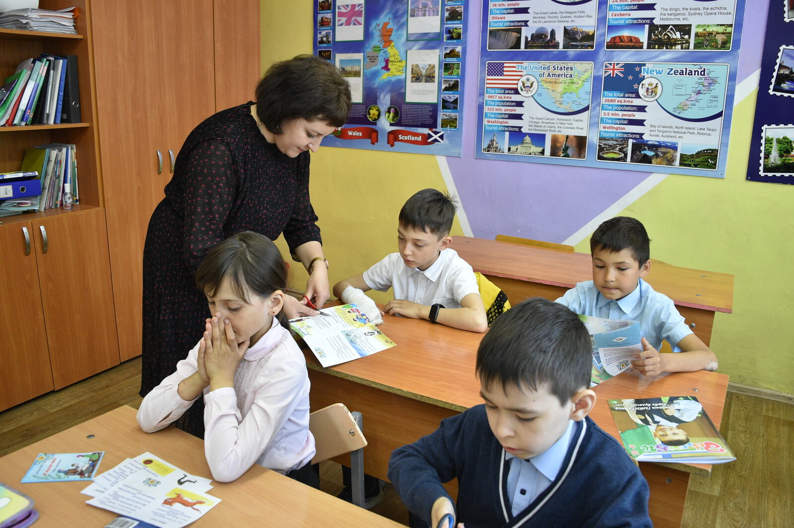 Илдә Русия халыкларының мәдәниятенә һәм телләренә максатчан ярдәм күрсәтелә