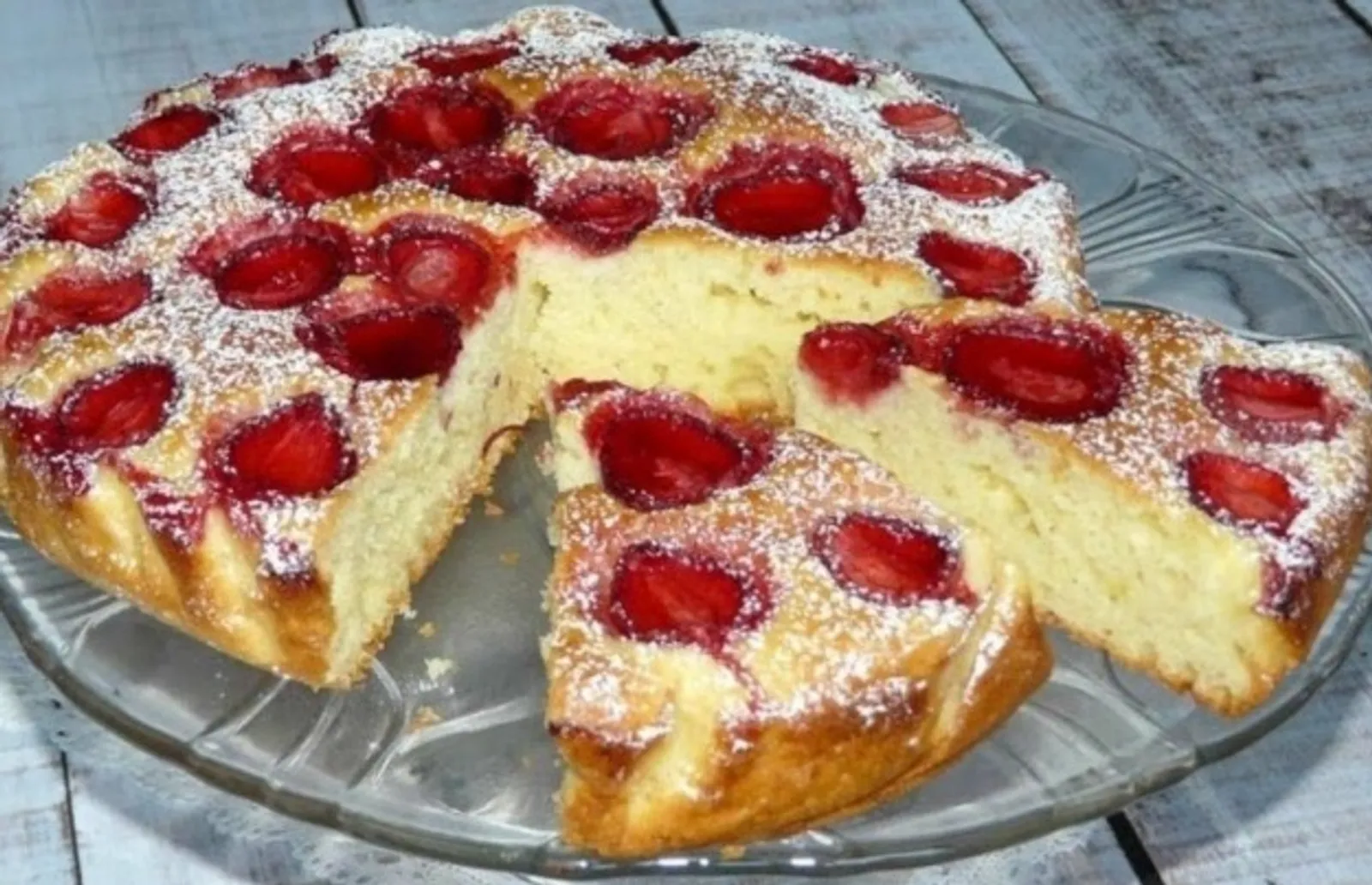 Бакча җиләгеннән тәмле пирог