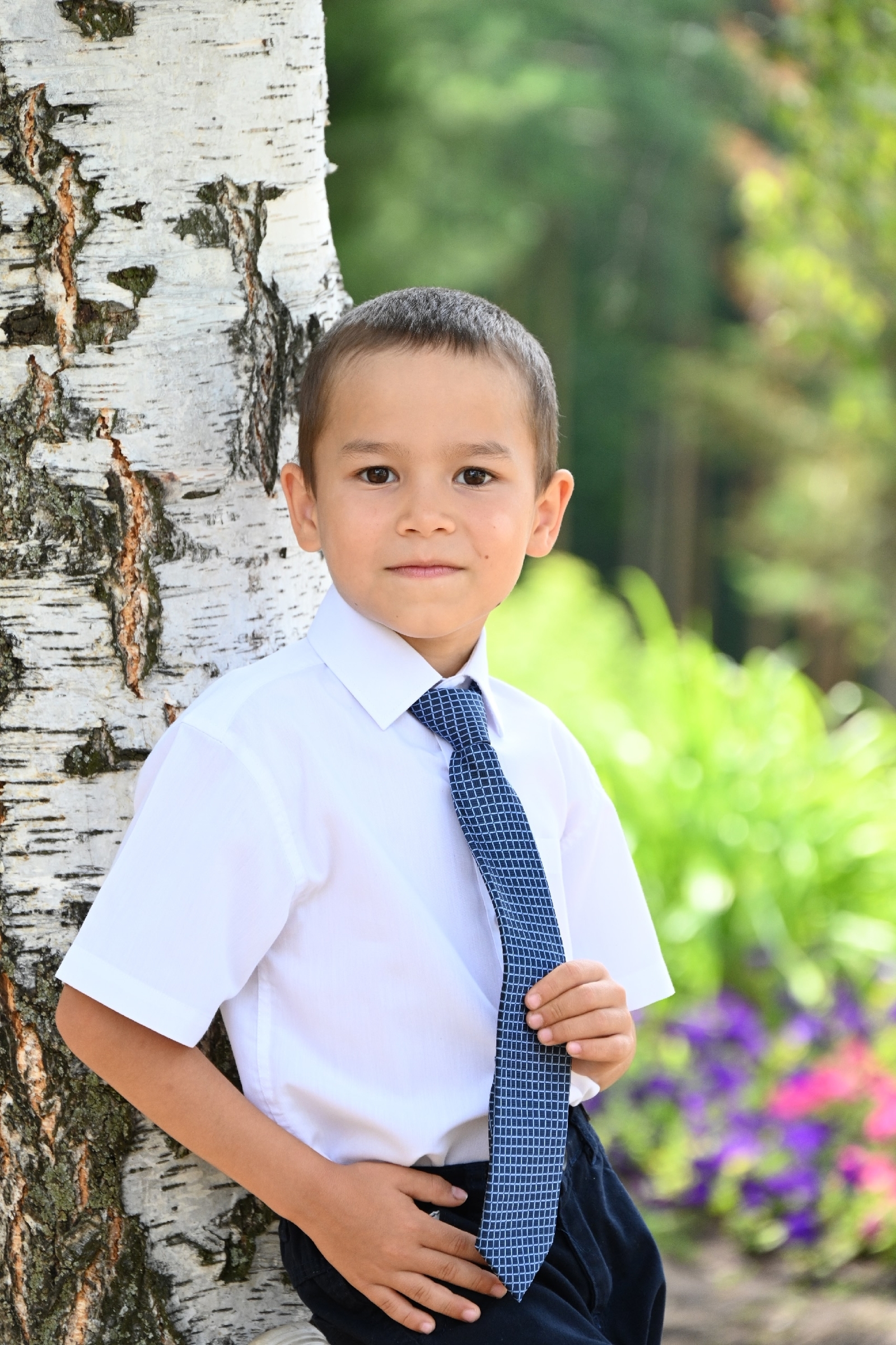 Чәчәкләр тотып кулга, без чыктык олы юлга...